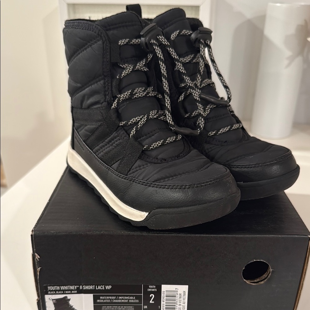 Sorel Youth Whitney II Short Lace WP Black Lace-Up Winter Boots